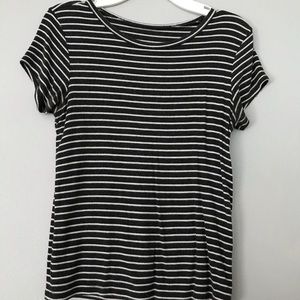 super soft and cute aeo grey/white striped t-shirt